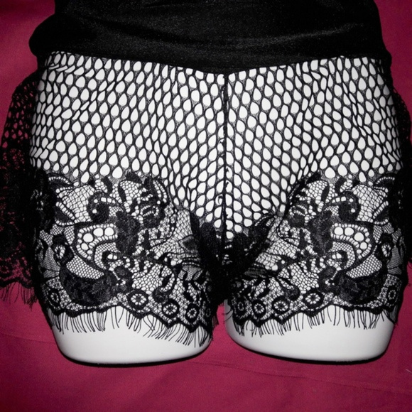 Black Blousy Eyelash Lace Mesh Romper - Picture 5 of 8